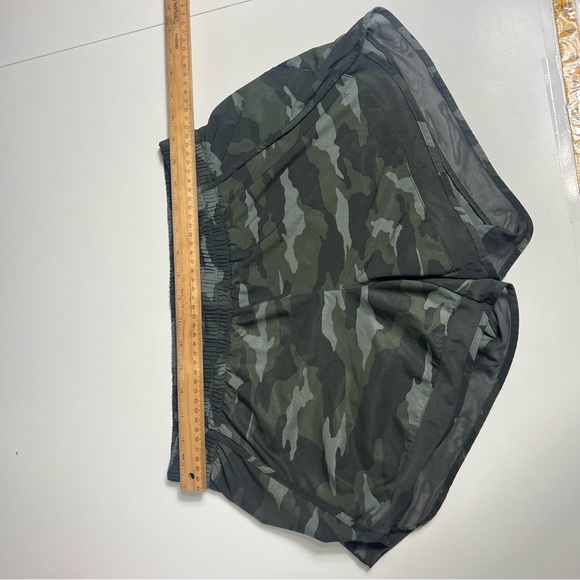 Athleta Racer Run Shorts 4” Olive Camo Lux Mesh Size M - Picture 5 of 9